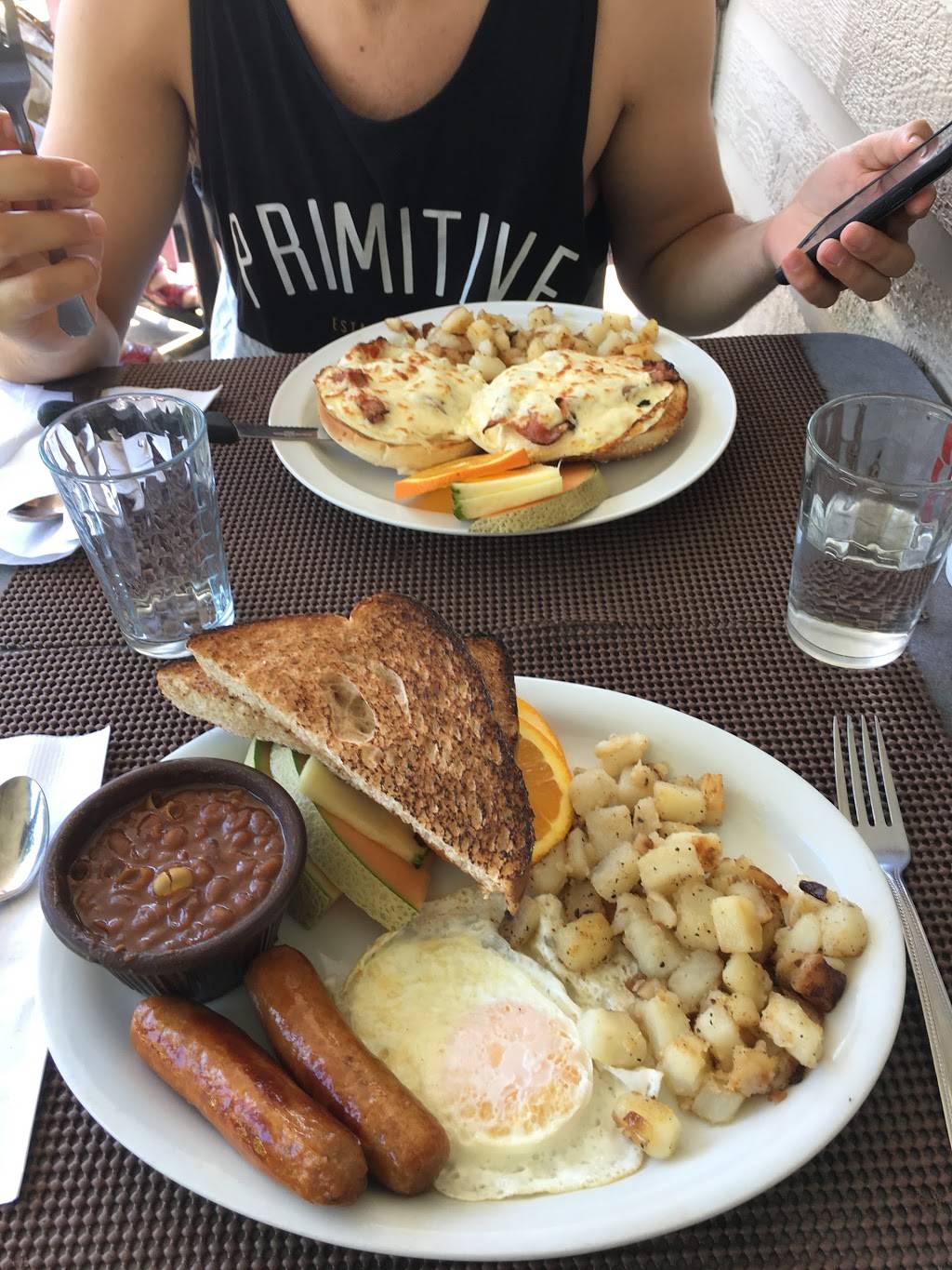 Cafe Du Vieux Beloeil Enr | restaurant | 934 Rue Richelieu, Beloeil, QC J3G 4P9, Canada | 4504640898 OR +1 450-464-0898