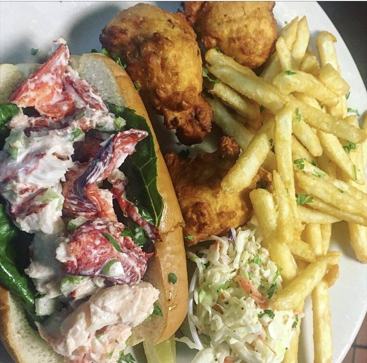 Lil Bear Sports Lounge | night club | 983 Main Rd, Tiverton, RI 02878, USA | 4016243212 OR +1 401-624-3212
