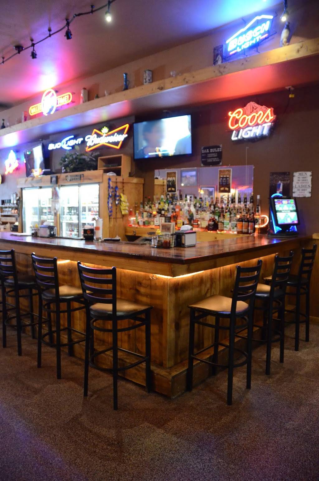 Waukon City Club Bar And Grill | restaurant | 39 W Main St, Waukon, IA 52172, USA | 5635682656 OR +1 563-568-2656