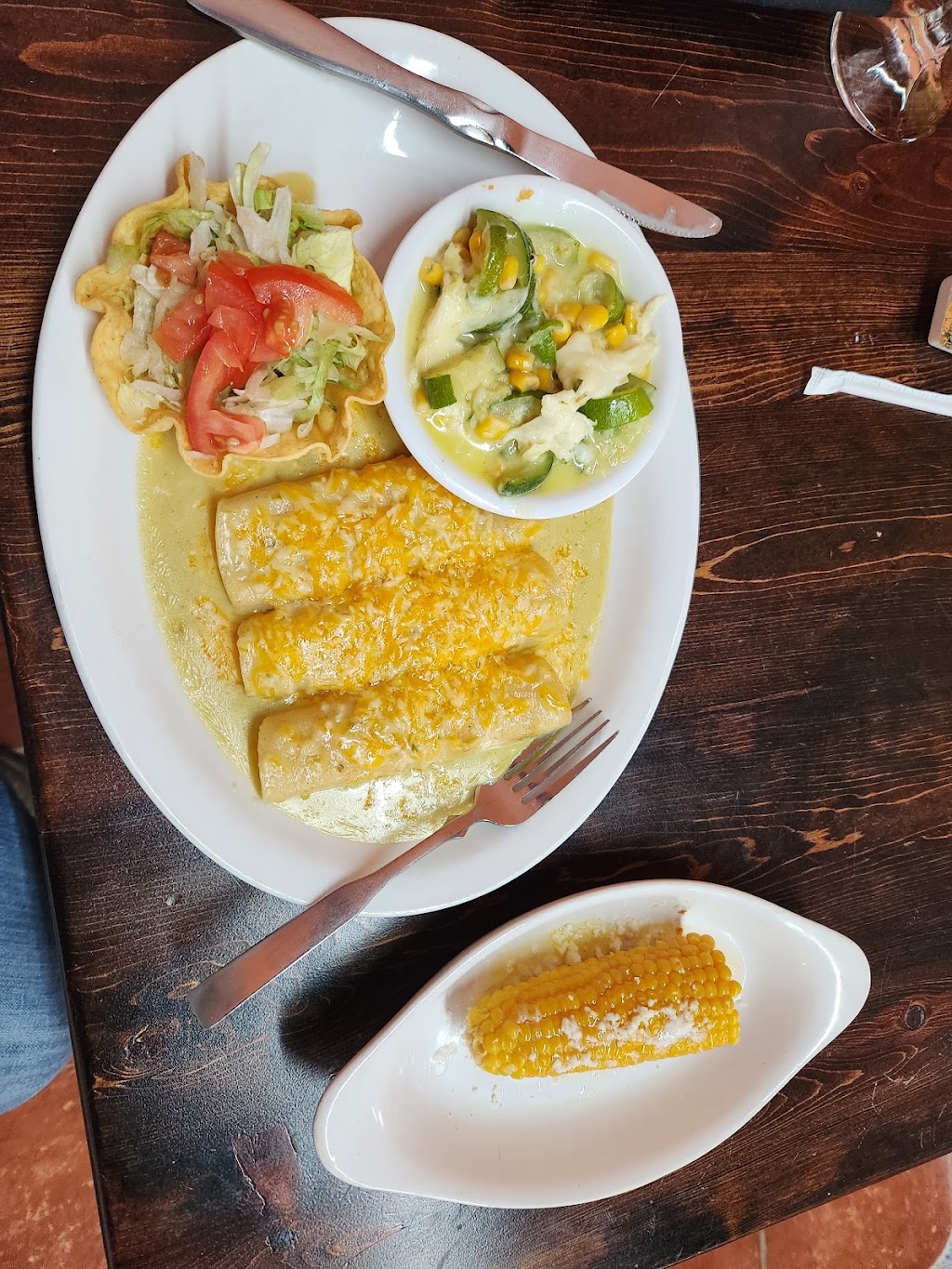 Del Barrio Restaurant | restaurant | 510 E 3rd St, Pecos, TX 79772, USA | 4327557155 OR +1 432-755-7155