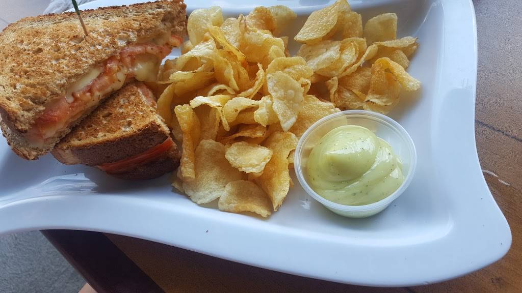 Creve Coeur Lakehouse Bar & Grill 2160 Creve Coeur Mill Road South St