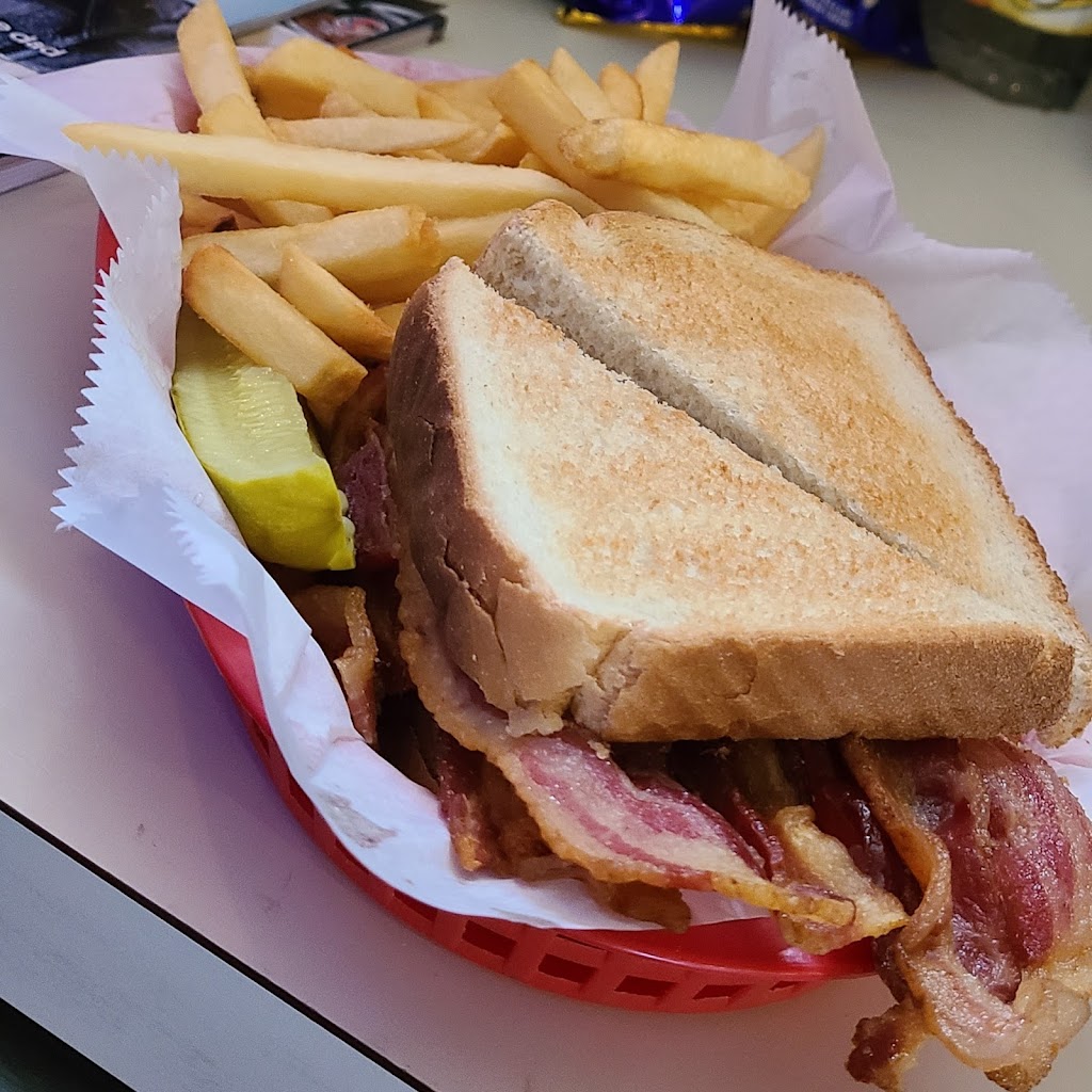 Casales Tavern & Motel | restaurant | 6908 Buffalo Ave, Niagara Falls, NY 14304, USA | 7162835631 OR +1 716-283-5631