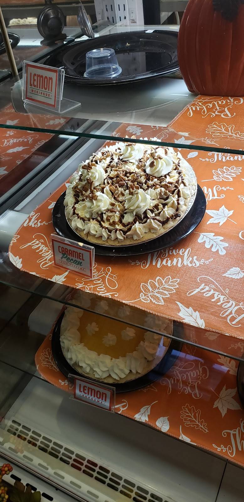 Village Inn | bakery | 7144 Gateway Blvd E, El Paso, TX 79915, USA | 9157727755 OR +1 915-772-7755