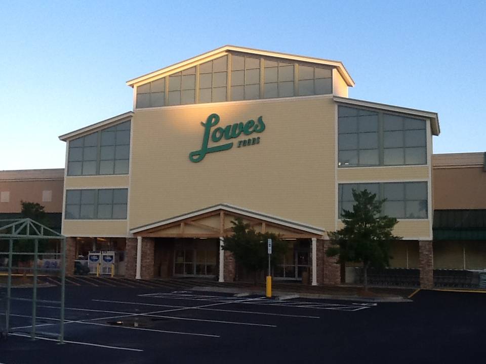 Lowes Foods | bakery | 2890 Reynolda Rd, Winston-Salem, NC 27106, USA | 3367257759 OR +1 336-725-7759