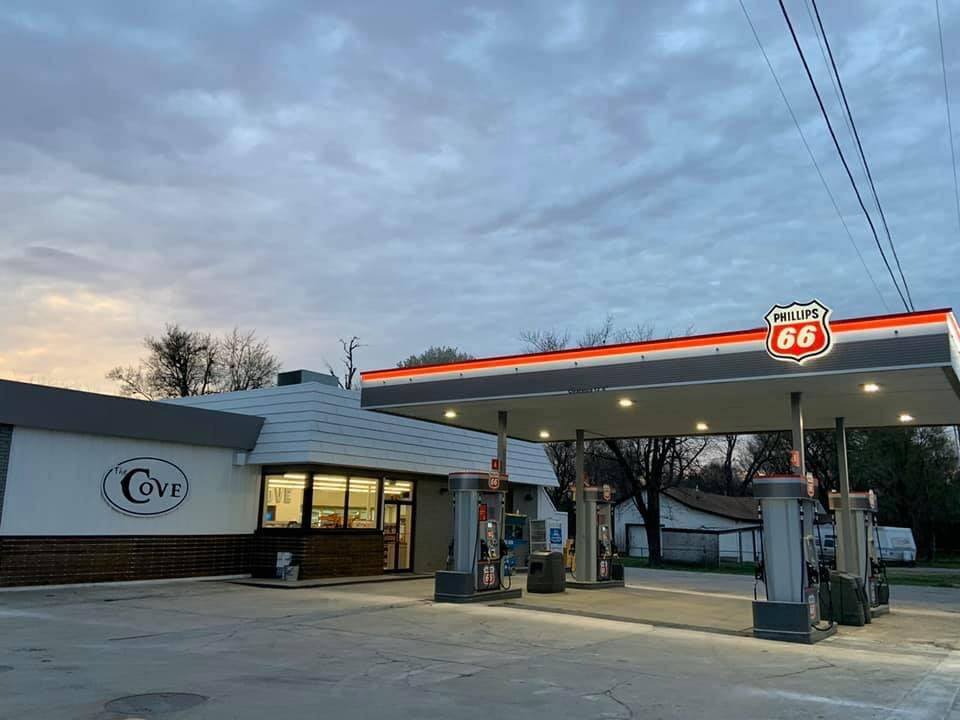 The Cove | restaurant | 10202 N Cincinnati Ave, Sperry, OK 74073, USA | 9182885001 OR +1 918-288-5001
