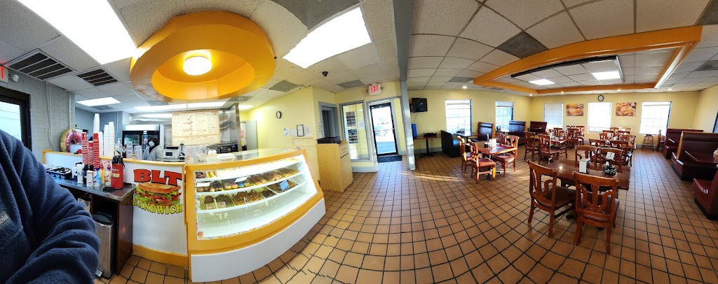 Golden Donuts Café | restaurant | US 49, Richland, MS 39218, USA | 7695727405 OR +1 769-572-7405