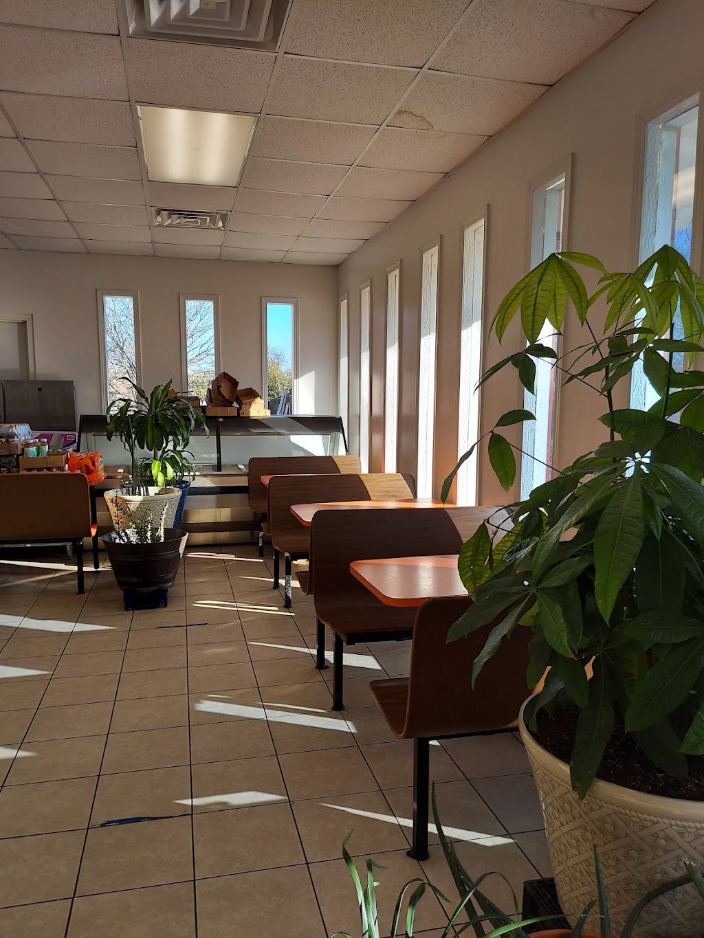 Ozona Donuts & Lunch | restaurant | 1606 Del Rio St, Ozona, TX 76943, USA | 5623325654 OR +1 562-332-5654