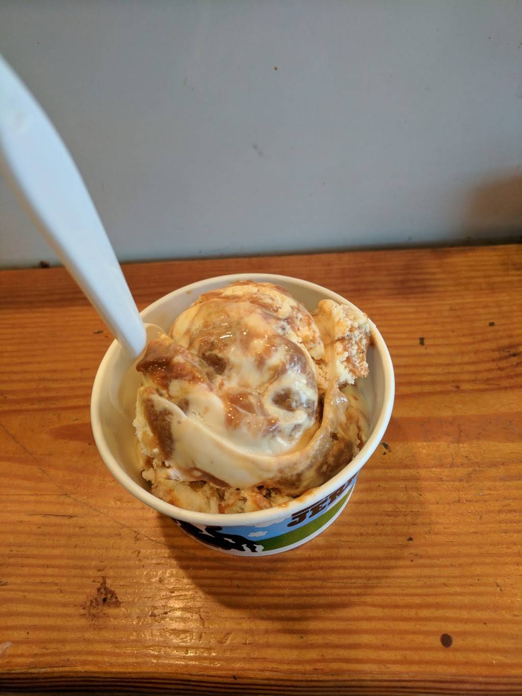 Ben & Jerrys | bakery | 1600 E Woodlawn Rd Suite 110, Charlotte, NC 28209, USA | 7045259945 OR +1 704-525-9945