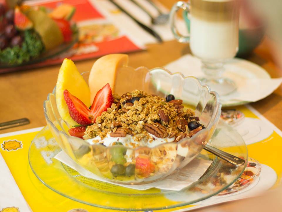 Cora | restaurant | 150 Taunton Rd W E6, Whitby, ON L1R 3H8, Canada | 9056555061 OR +1 905-655-5061