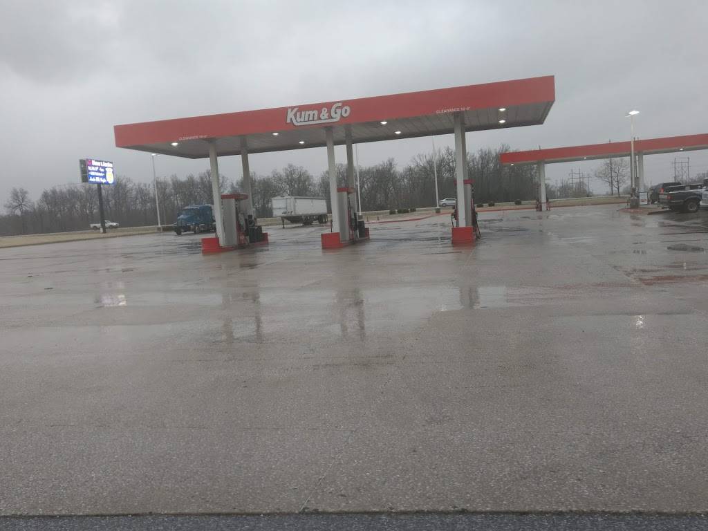 Kum & Go | meal takeaway | 15679 Kodiak Rd, Neosho, MO 64850, USA | 4174552154 OR +1 417-455-2154