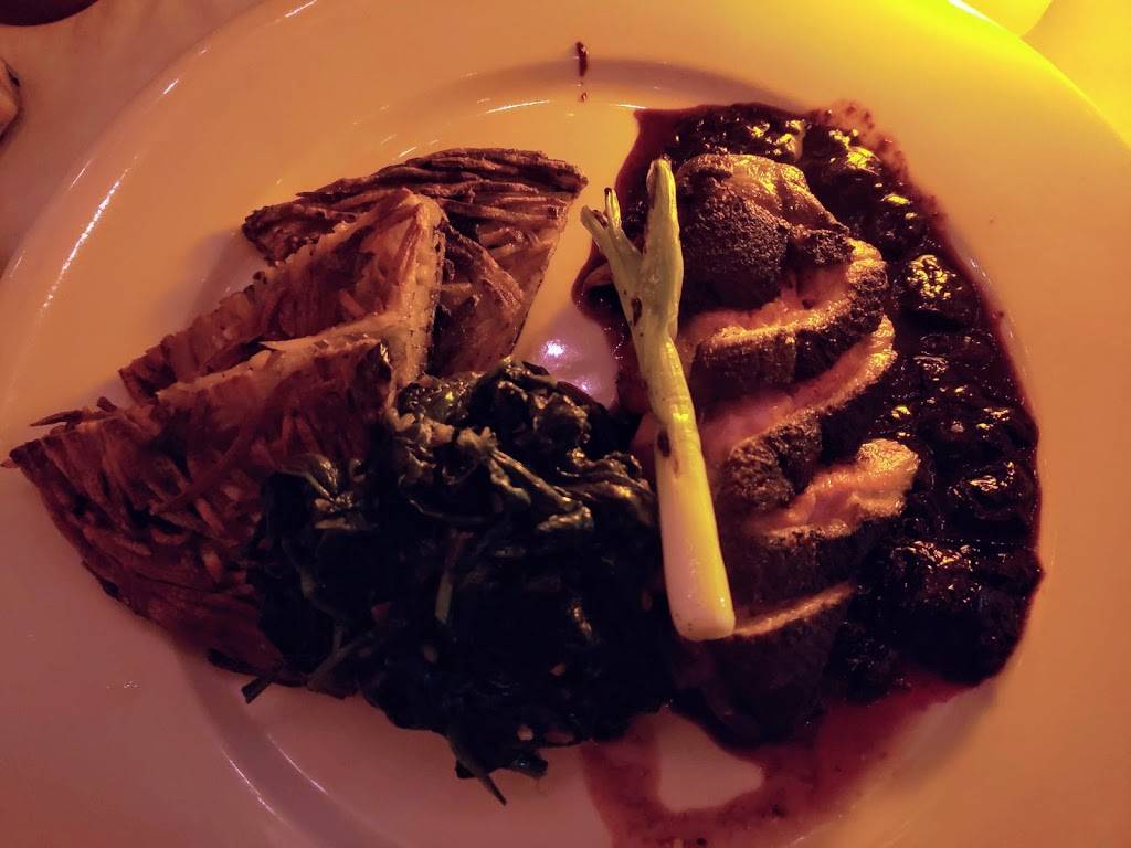 Le Penguin | restaurant | 7 Sconset Square, Westport, CT 06880, USA | 2035576432 OR +1 203-557-6432