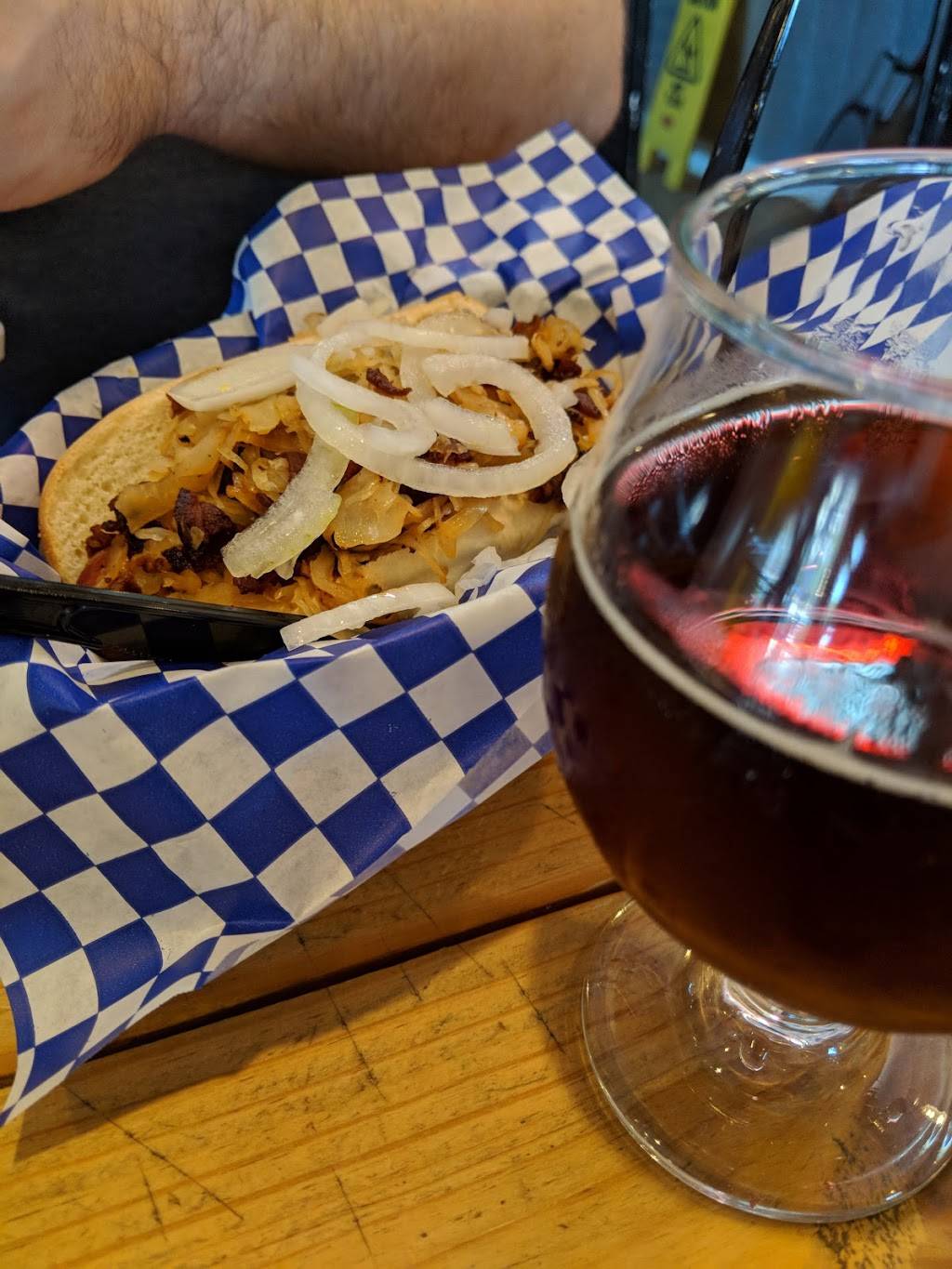 Cedar Creek Brewery | restaurant | 336 E Cedar Creek Pkwy, Seven Points, TX 75143, USA | 9034322337 OR +1 903-432-2337