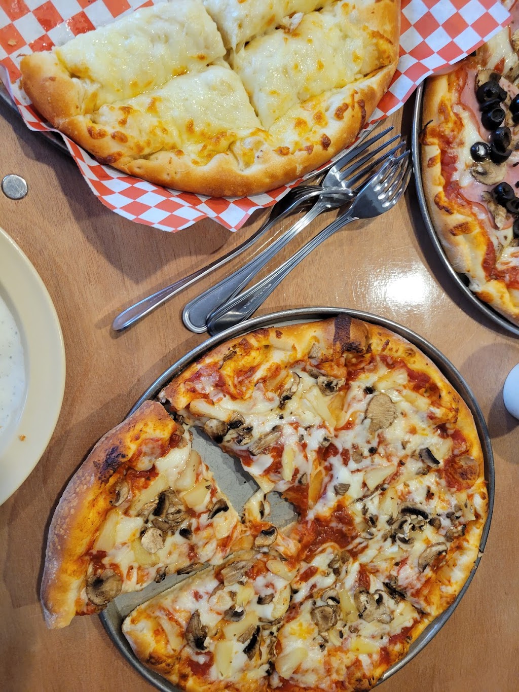 High Country Pizza & Deli | restaurant | 82 Main St, Roosevelt, UT 84066, USA | 4357224567 OR +1 435-722-4567
