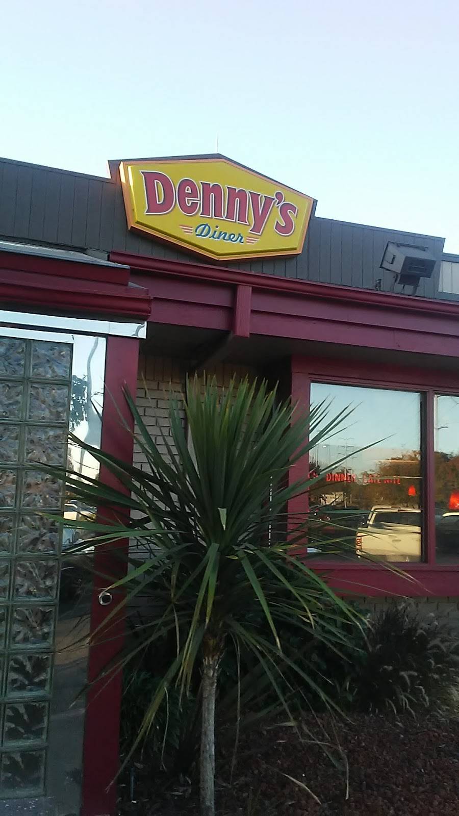 Denny's 2670 W March Ln, Stockton, CA 95207, USA