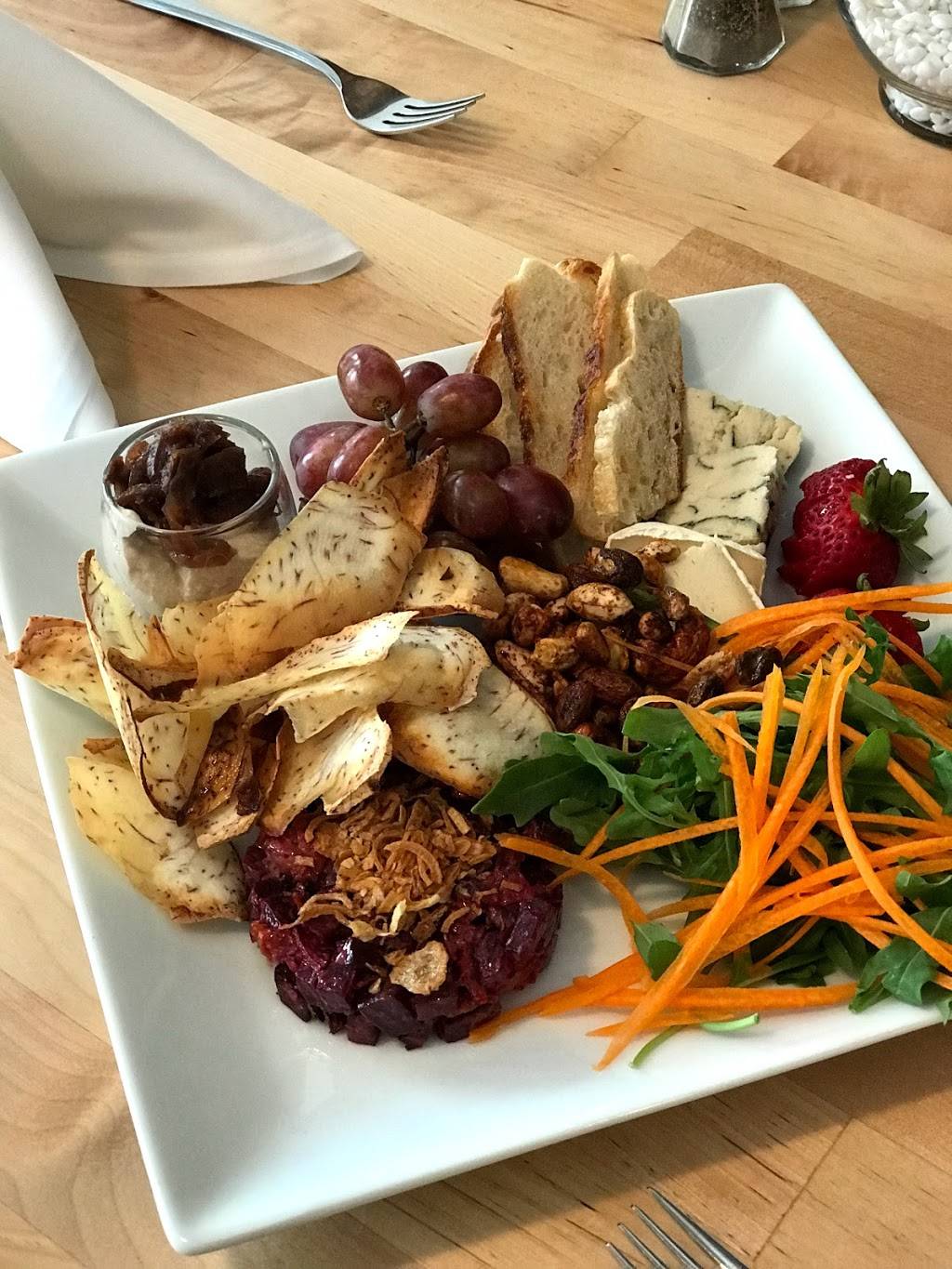Le Soixante 5 | restaurant | 78 Côte du Passage, Lévis, QC G6V 5S7, Canada | 4188386800 OR +1 418-838-6800