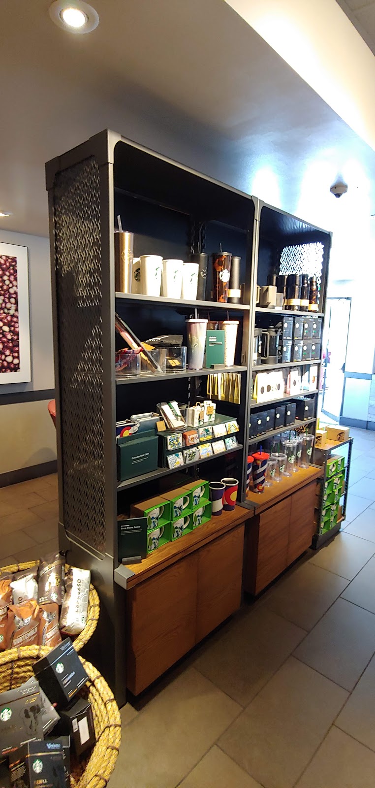 Starbucks | cafe | 2115 Grand Ave, Glenwood Springs, CO 81601, USA | 9709458514 OR +1 970-945-8514