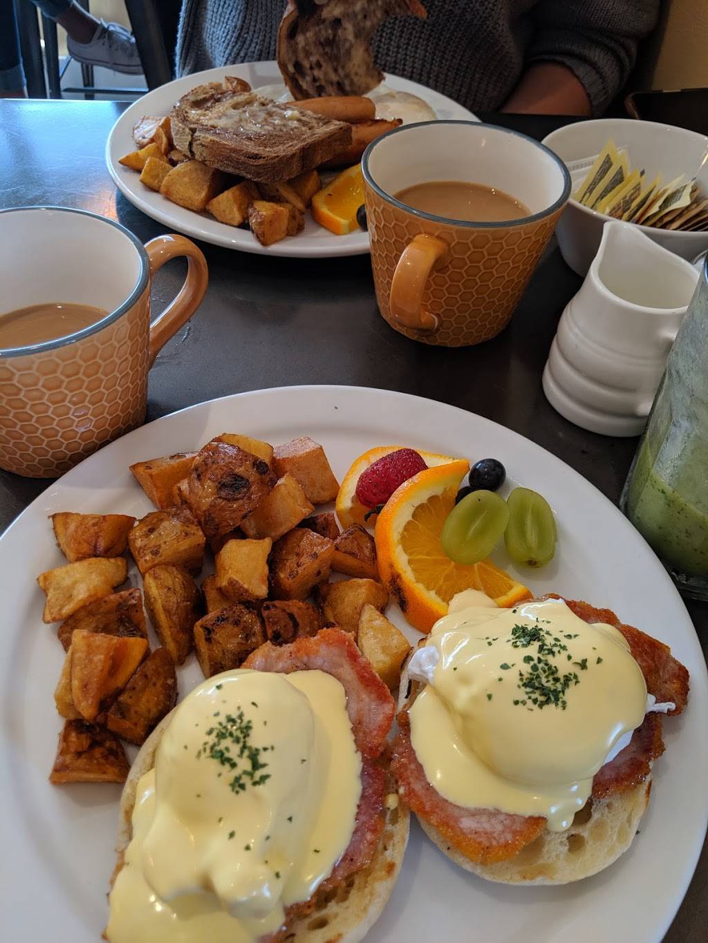 Navarras Eatery | restaurant | 1 Main St S, Uxbridge, ON L9P 1J2, Canada | 9058527669 OR +1 905-852-7669