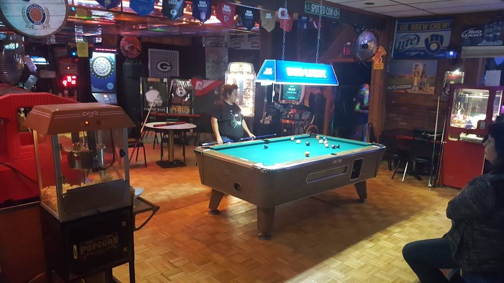 Thors Wolverine Den | restaurant | 423 Hall Ave, Crivitz, WI 54114, USA | 7159273202 OR +1 715-927-3202