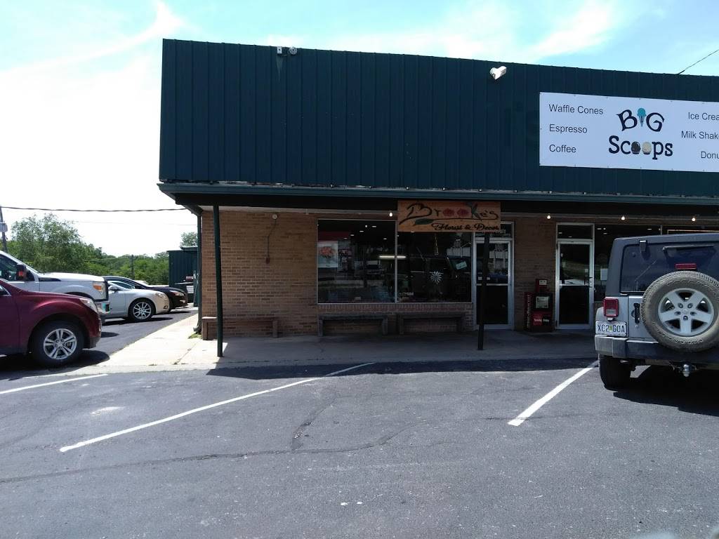 B&G Scoops | cafe | 421 N State St, Knob Noster, MO 65336, USA | 6606870800 OR +1 660-687-0800