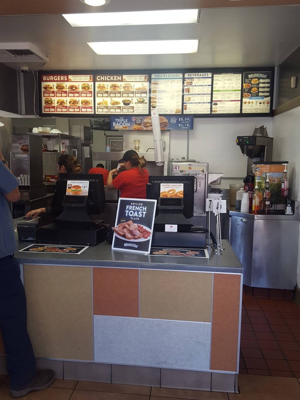 Jack in the Box | restaurant | 1465 S Mission Rd, Fallbrook, CA 92028, USA | 7607238565 OR +1 760-723-8565