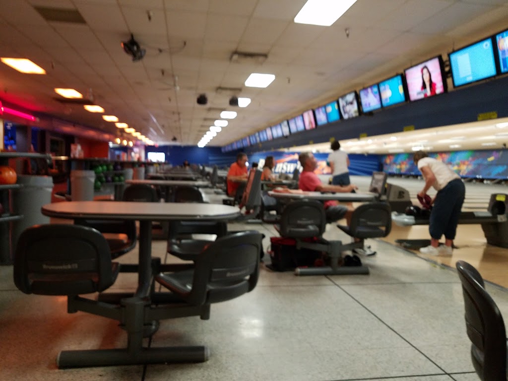 Bowlero Upland | restaurant | 451 W Foothill Blvd, Upland, CA 91786, USA | 9099467006 OR +1 909-946-7006