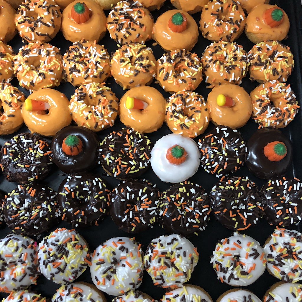 Yum Yum Donuts | cafe | 400 Blossom Hill Rd, San Jose, CA 95123, USA | 4083638121 OR +1 408-363-8121