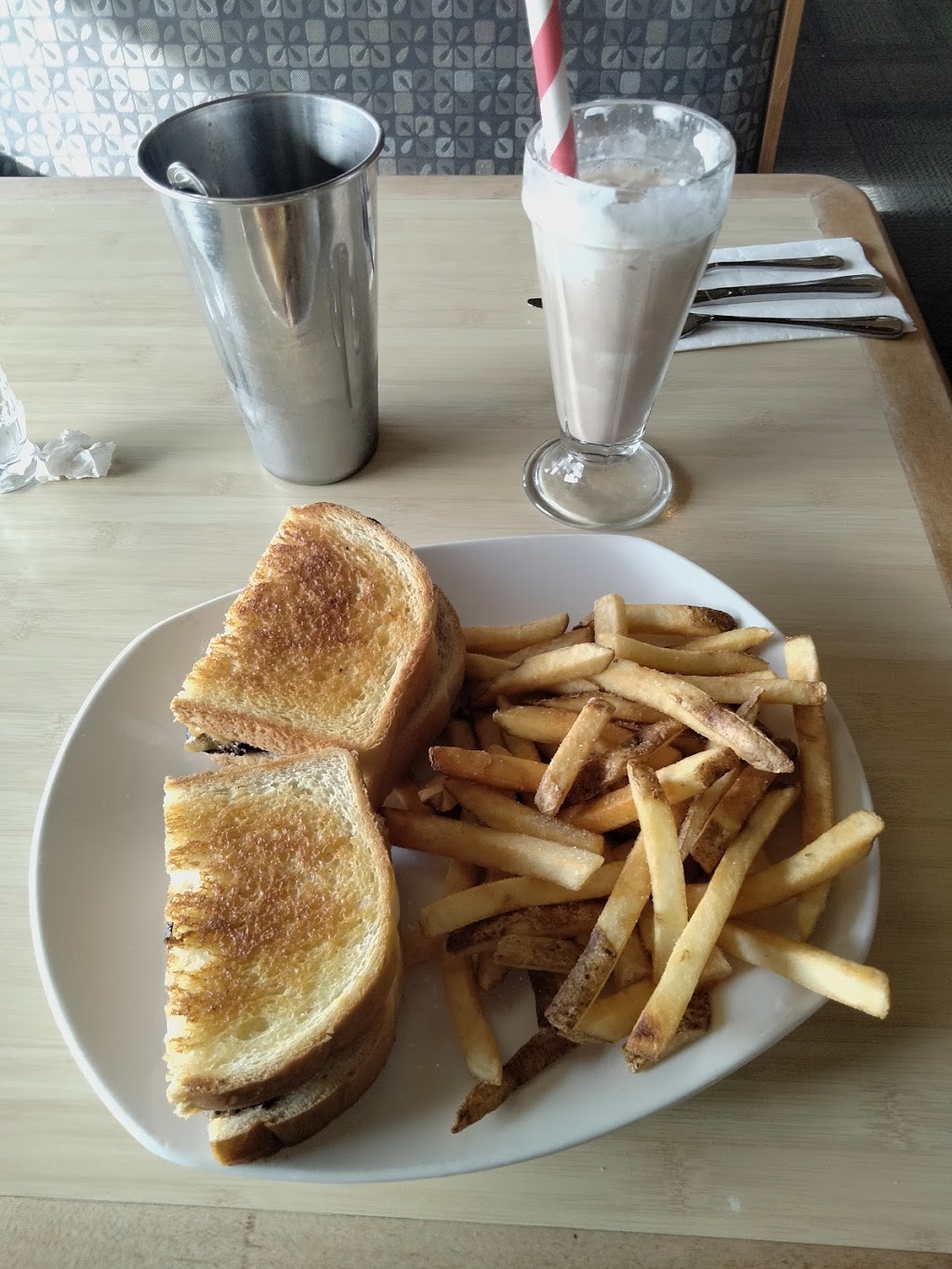 Sharis Cafe and Pies | bakery | 3098 The Dalles-California Hwy, Bend, OR 97701, USA | 5413820674 OR +1 541-382-0674