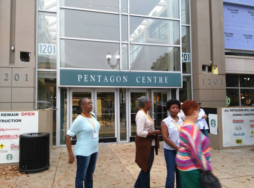 Costco Food Court | meal takeaway | 1200 S Fern St, Arlington, VA 22202, USA | 7034132324 OR +1 703-413-2324