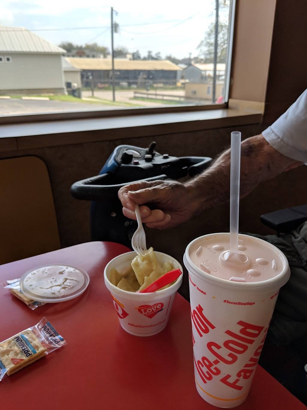 Dairy Queen Store | restaurant | 421 E Main St, Bellville, TX 77418, USA | 9798653661 OR +1 979-865-3661