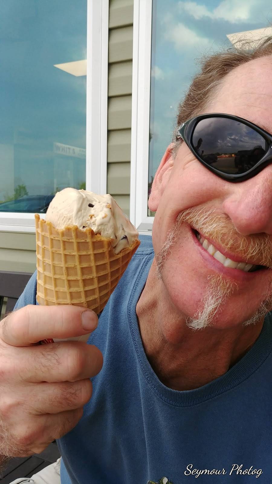 Whits Frozen Custard | restaurant | 12220 Anchor Drive Suite B, Howard, OH 43028, USA | 7403589084 OR +1 740-358-9084