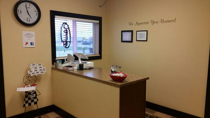 Lil Mos Pizzeria | meal takeaway | 1753 US-40, Clayton, IN 46118, USA | 3175392828 OR +1 317-539-2828