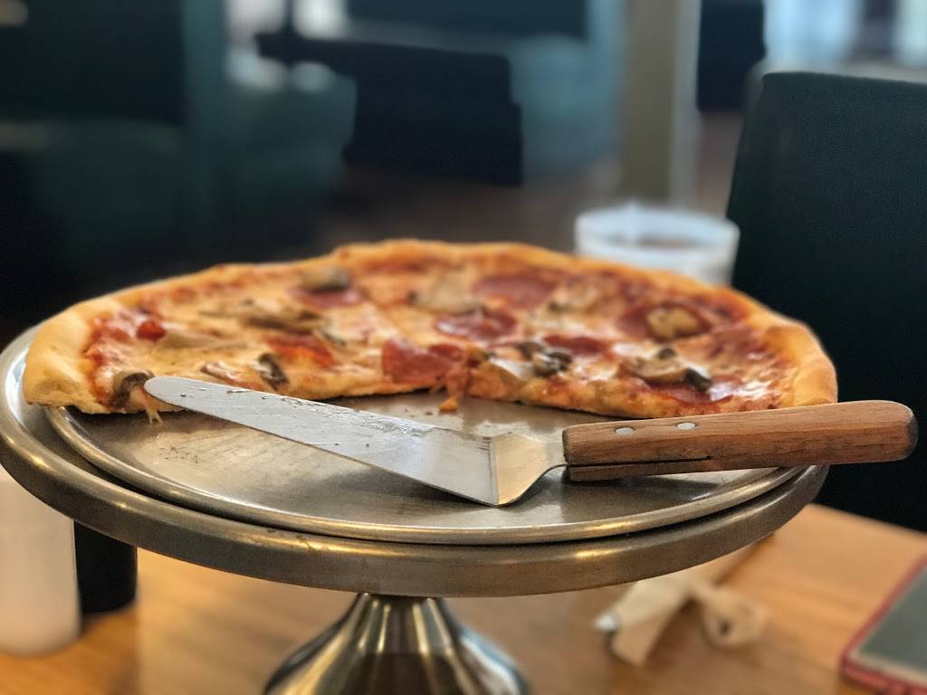 Milanos | restaurant | 102 N Main St, Warrenton, NC 27589, USA | 2522575800 OR +1 252-257-5800