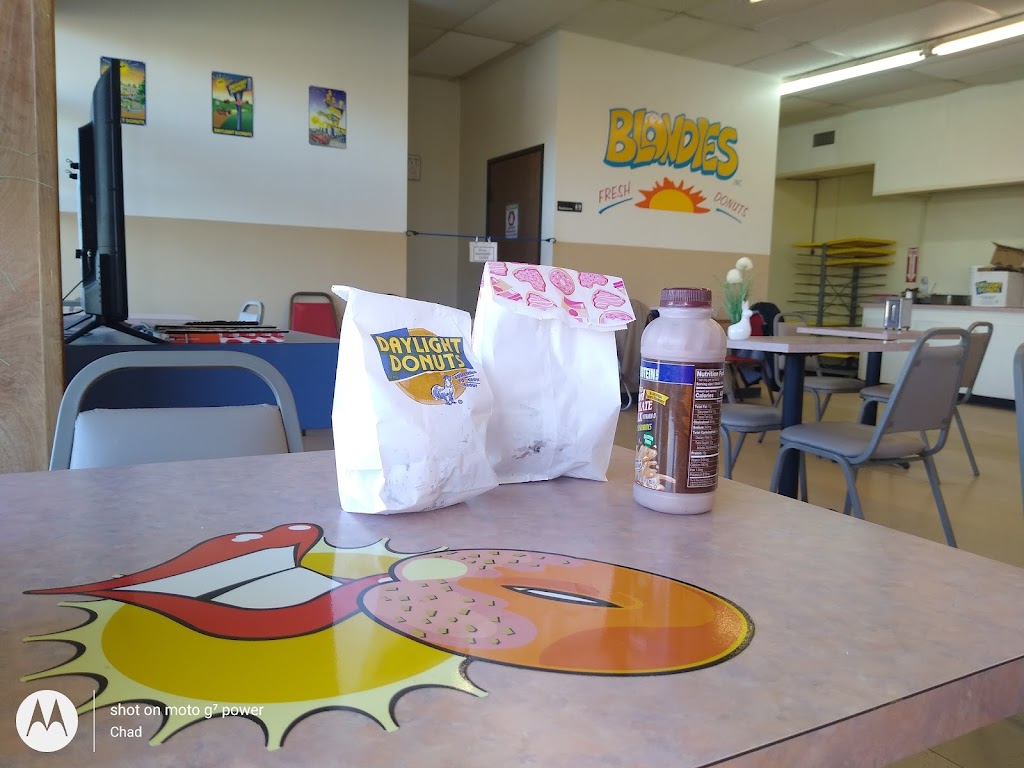 Blondies Daylight Donuts | restaurant | 9506 E Pine St, Tulsa, OK 74115, USA | 9188347600 OR +1 918-834-7600