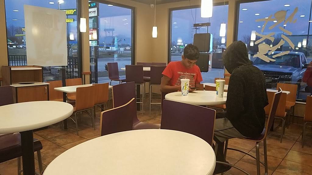 Taco Bell | meal takeaway | 31, South Towne Plaza, Du Quoin, IL 62832, USA | 6185426218 OR +1 618-542-6218