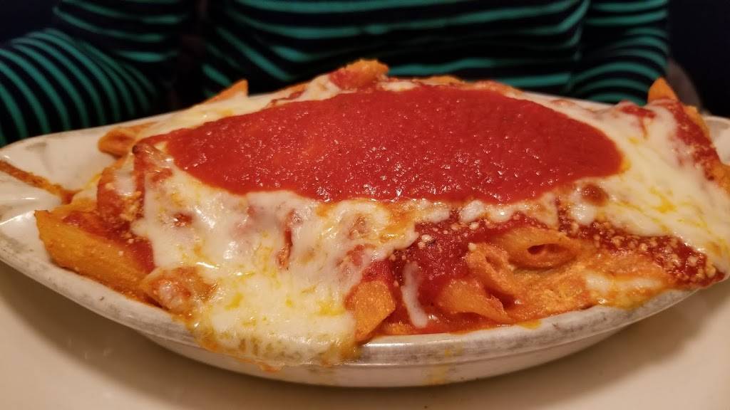 Franco Giannis Restaurant & Pizza | restaurant | 8 Broadway, Trumbull, CT 06611, USA | 2032681616 OR +1 203-268-1616