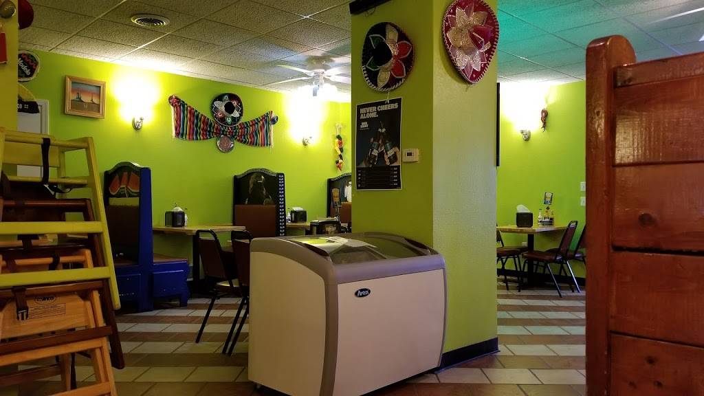 Pueblo Lindo | restaurant | 124 W State St, Paxton, IL 60957, USA | 2173795200 OR +1 217-379-5200