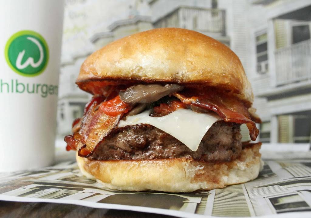 Wahlburgers | restaurant | 5065 Main St, Trumbull, CT 06611, USA | 2033715386 OR +1 203-371-5386