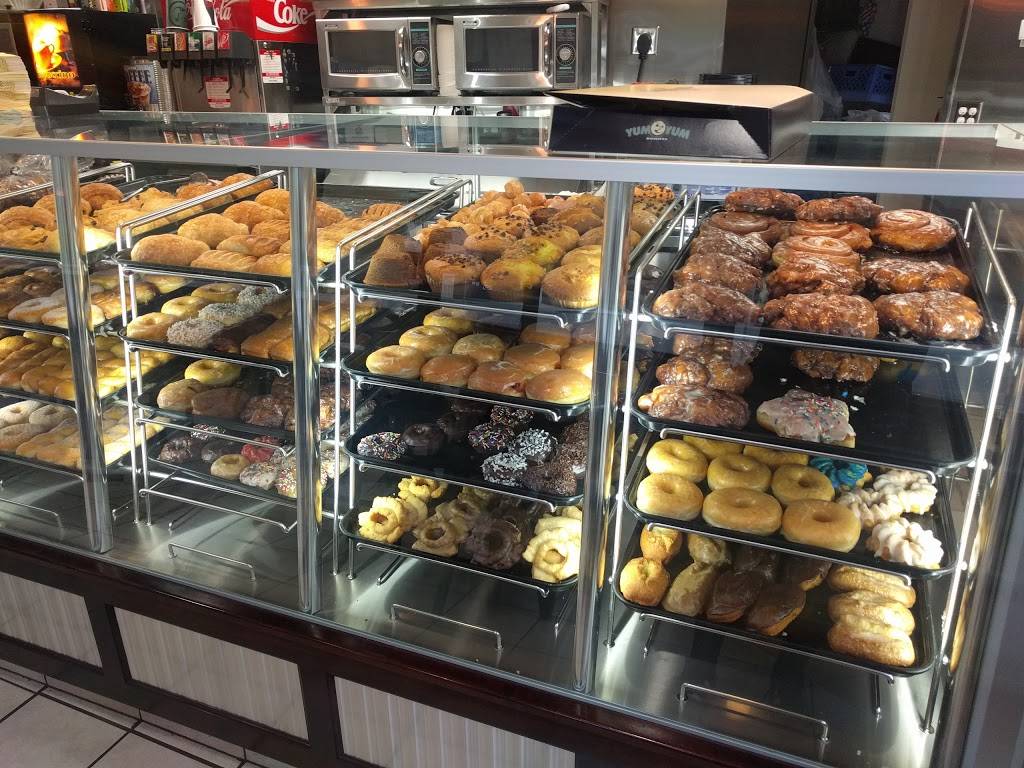 Yum Yum Donuts | cafe | 5833 N Kanan Rd, Agoura Hills, CA 91301, USA | 8187061402 OR +1 818-706-1402