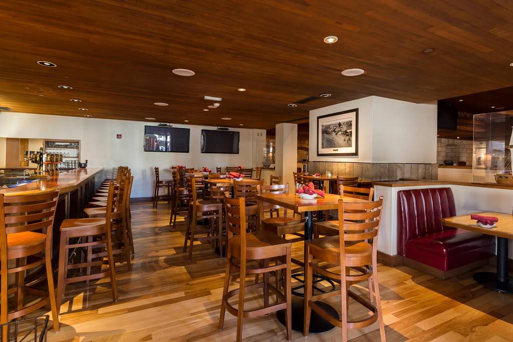 Peter B’s Brewpub - Restaurant | 2 Portola Plaza, Monterey, CA 93940, USA