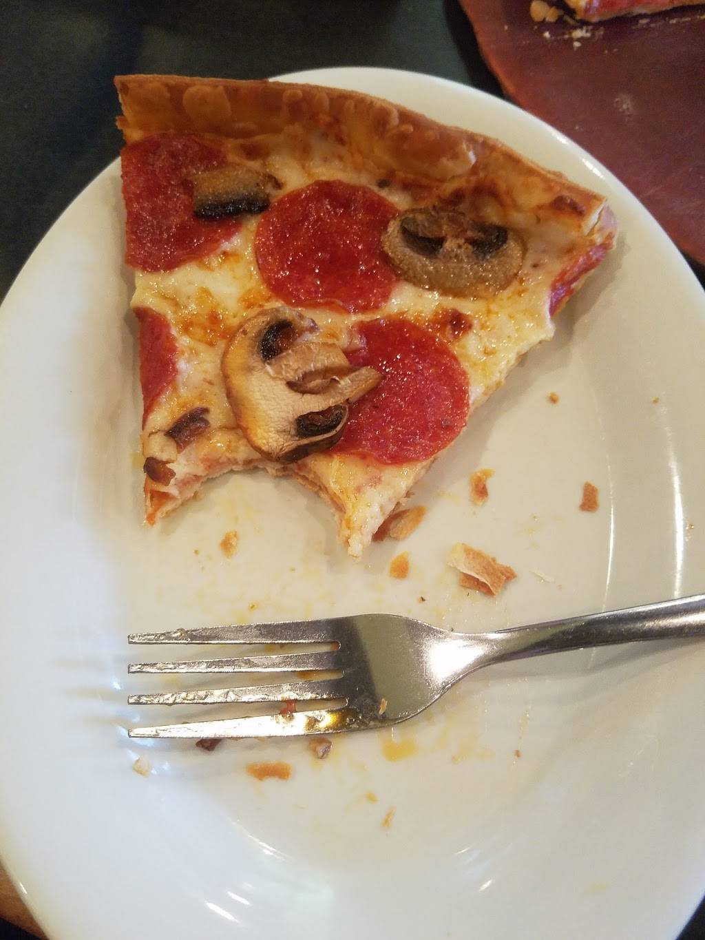 Pizza Hut | meal takeaway | 175 TN-76, Clarksville, TN 37043, USA | 9316473333 OR +1 931-647-3333
