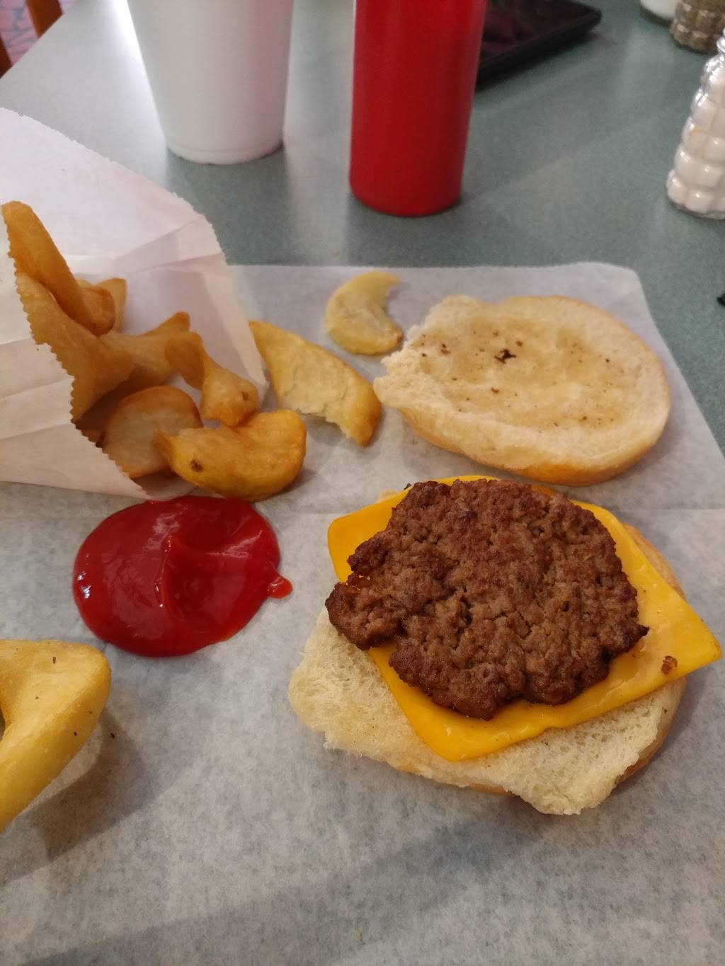 Bills Hamburgers | restaurant | 310 N Main St, Amory, MS 38821, USA | 6622562085 OR +1 662-256-2085