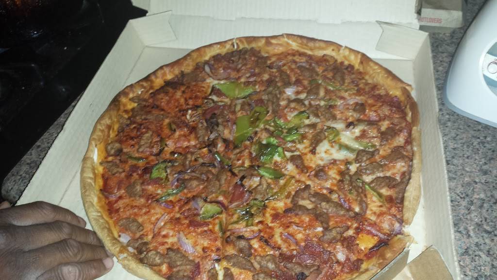 Pizza Hut | meal takeaway | 13090 New Halls Ferry Road, Florissant, MO 63033, USA | 3148319500 OR +1 314-831-9500