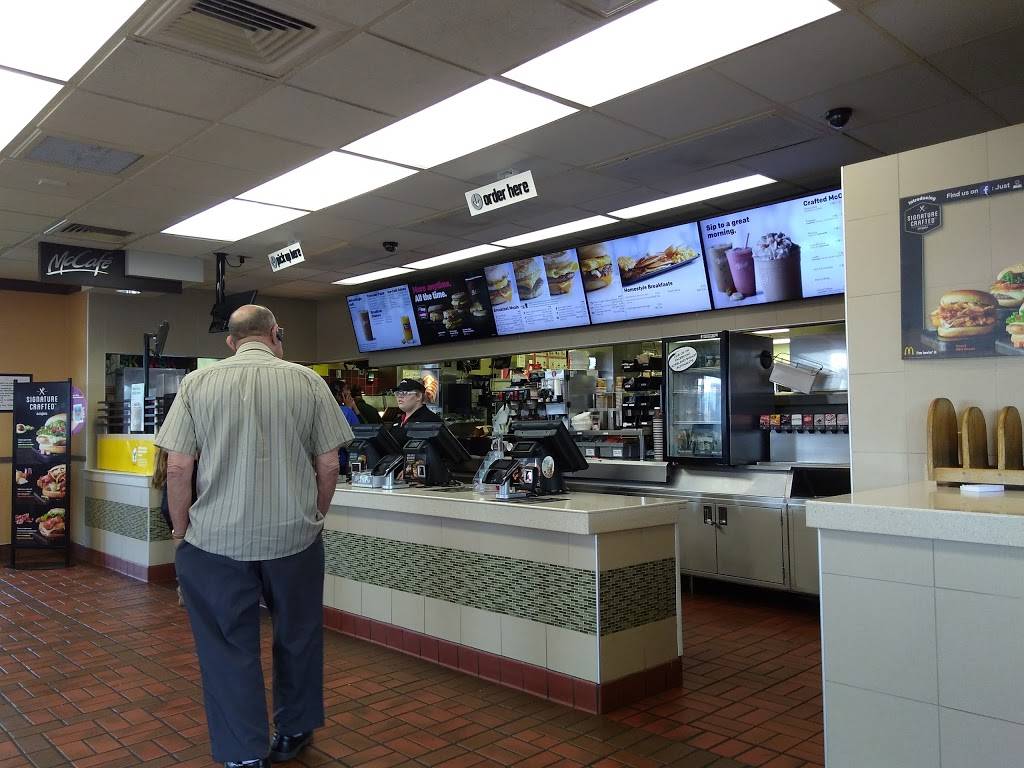 McDonalds | cafe | 617 S Commercial St, Harrisburg, IL 62946, USA | 6182526200 OR +1 618-252-6200