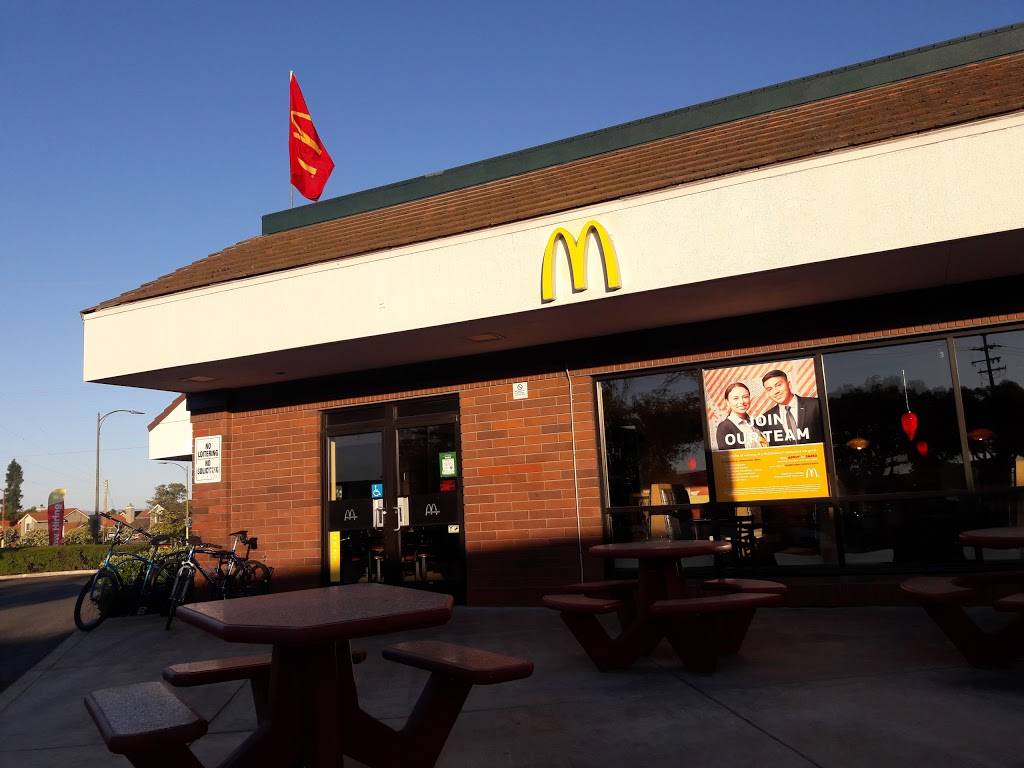 McDonalds | cafe | 1365 Blossom Hill Rd, San Jose, CA 95118, USA | 4082643223 OR +1 408-264-3223