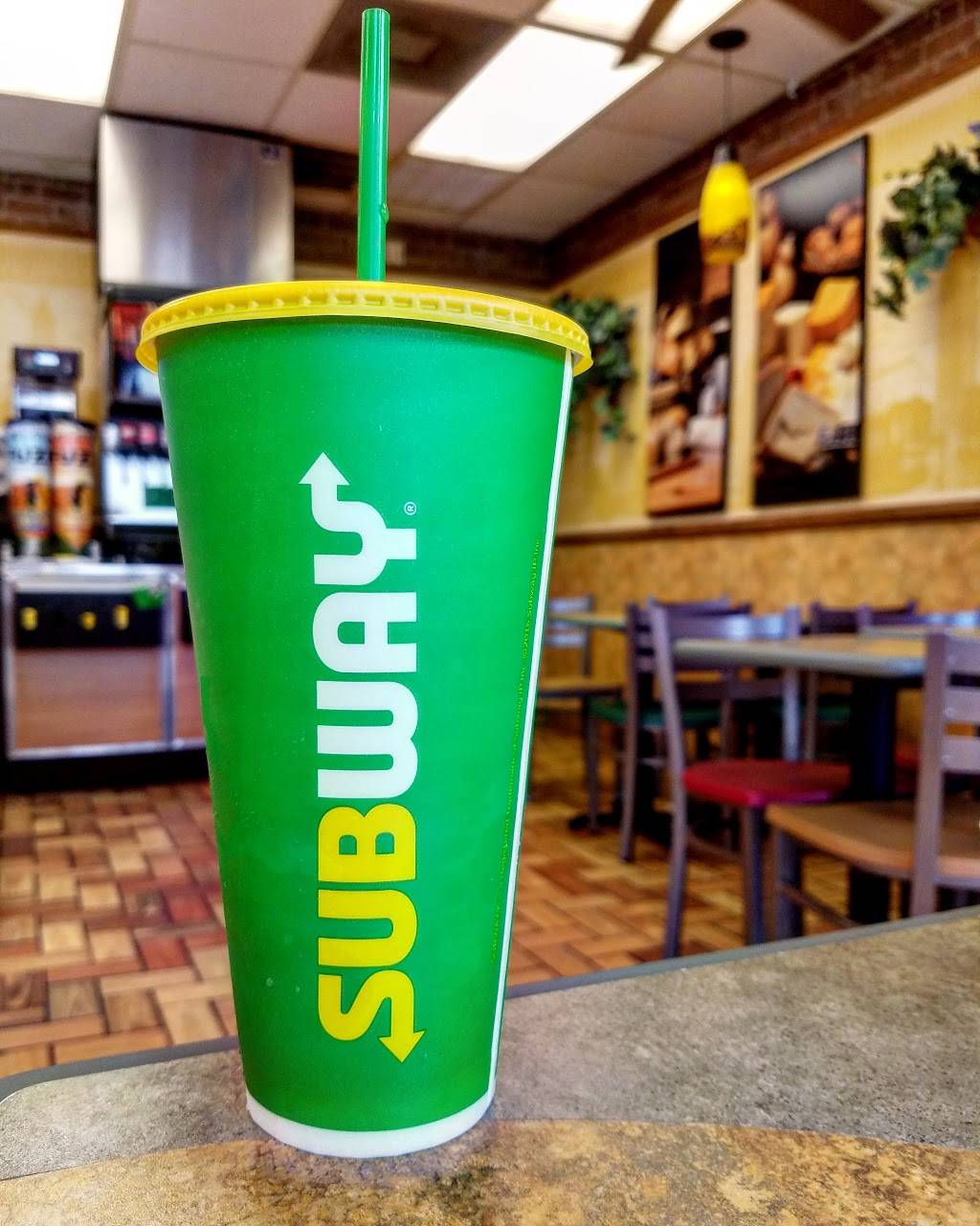 Subway | meal takeaway | 1610 East Main St Suite 2, 3, &, 4, Alice, TX 78332, USA | 3614592517 OR +1 361-459-2517