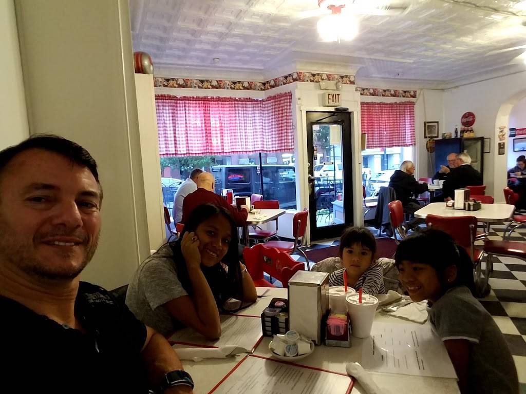 Newellstown Diner | restaurant | 145 W Main St, St Clairsville, OH 43950, USA | 7406951364 OR +1 740-695-1364