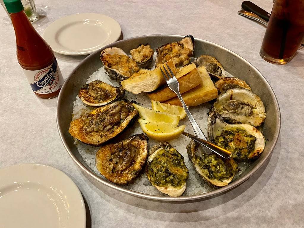 Half Shell Oyster House | restaurant | 777 Beach Blvd, Biloxi, MS 39530, USA | 2282073330 OR +1 228-207-3330