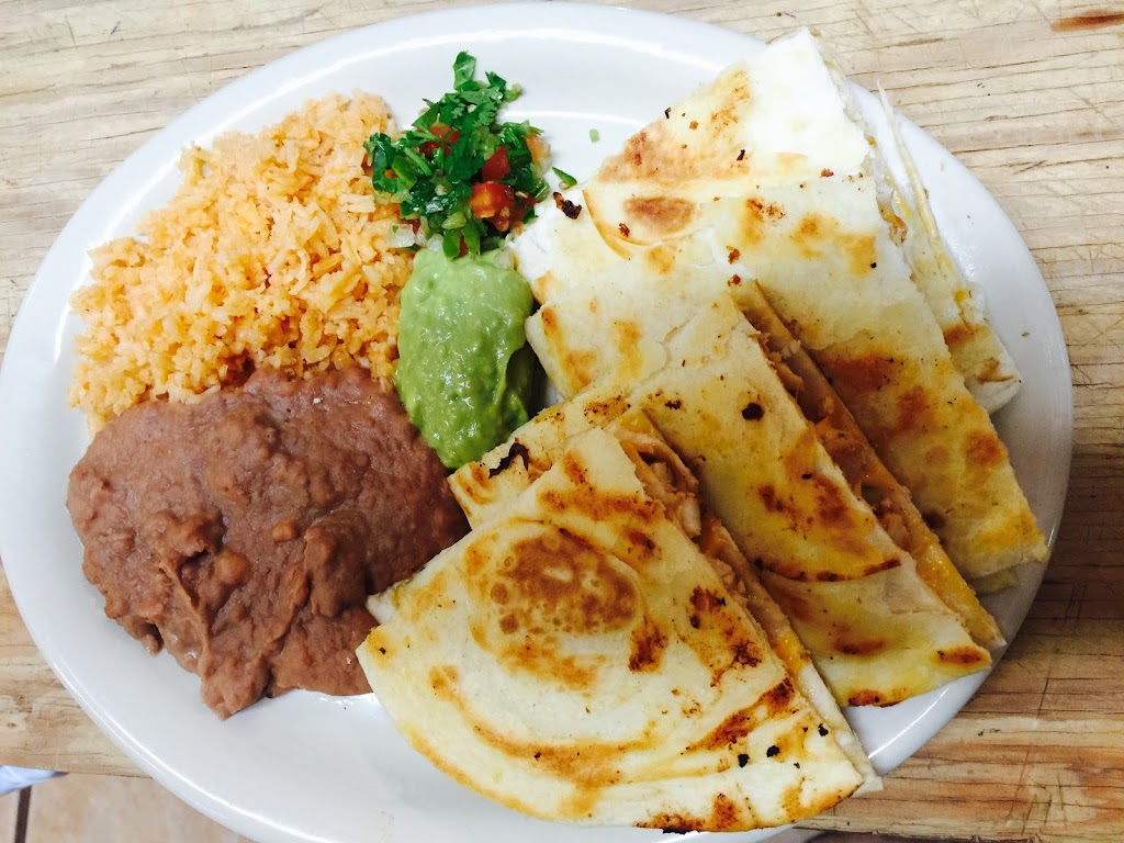 Rosas Authentic Mexican Restaurant | restaurant | 814 E Broadway St, Denver City, TX 79323, USA | 8065922940 OR +1 806-592-2940