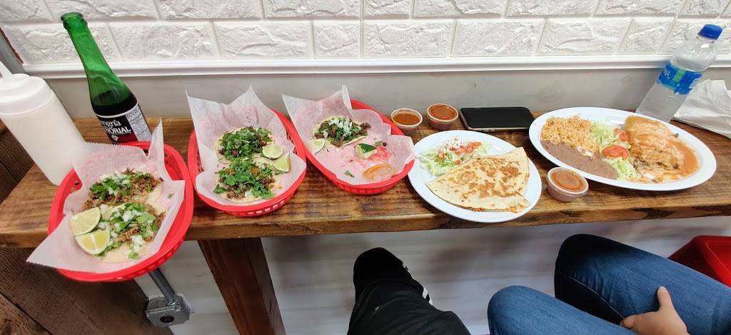 Las Comadres Taqueria y Mariscos - Restaurant | 635 S Lake Shore Way