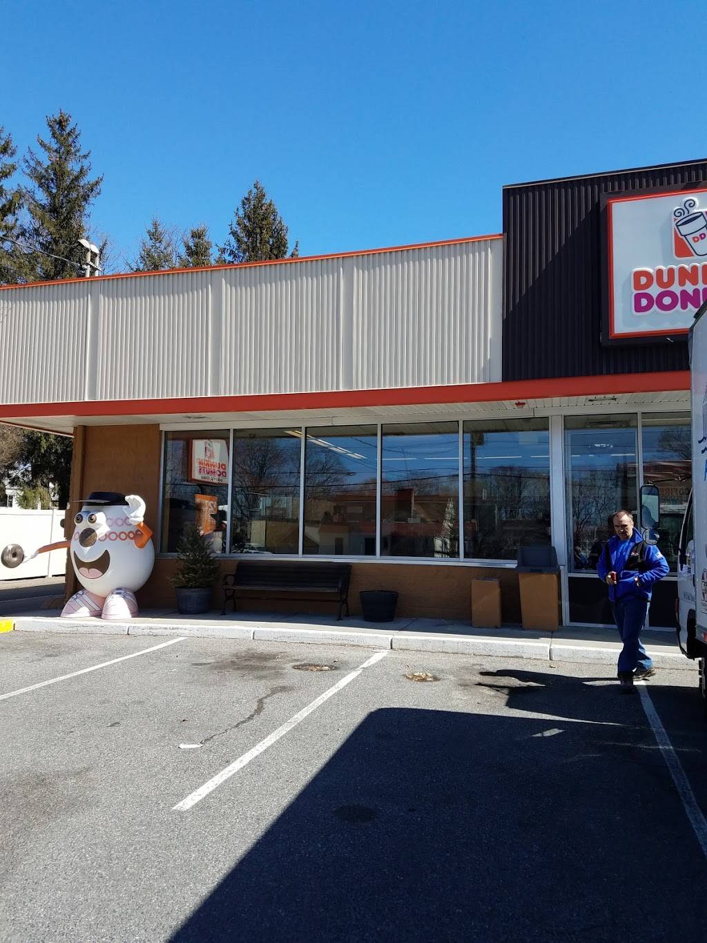 Dunkin | bakery | 670 Metacom Ave, Warren, RI 02885, USA | 4012450811 OR +1 401-245-0811